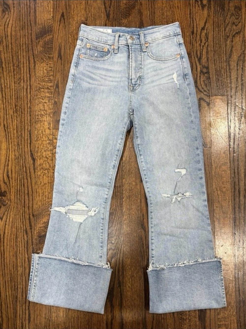 GAP ’70s Flare High Rise Jeans Size 27/4 Light Wash Distressed Raw Hem Like New